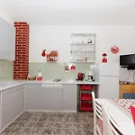 Simon *