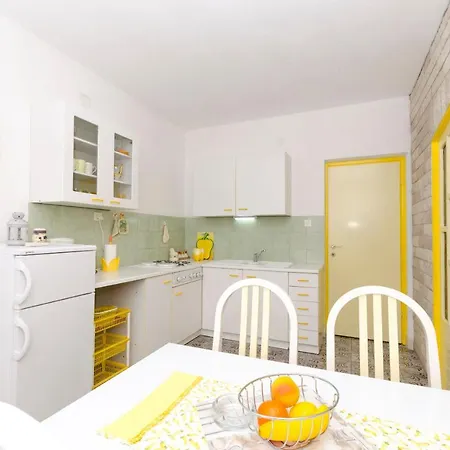 Simon Apartmán